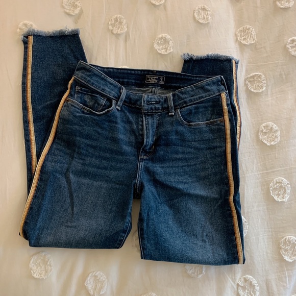 Abercrombie & Fitch Low Rise Ankle Jeans w/ Stripe - Picture 1 of 5